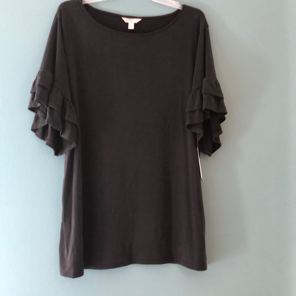 New ruffle sleeve top